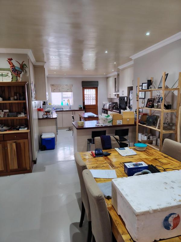 To Let 4 Bedroom Property for Rent in Sandbaai Western Cape